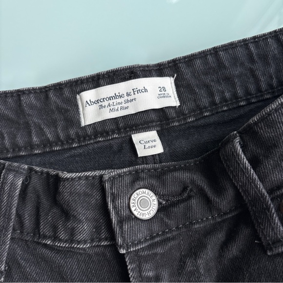 A&F Curve Love Mid Rise A-Line Denim Shorts - Washed Black - Worn Once! - Picture 4 of 8